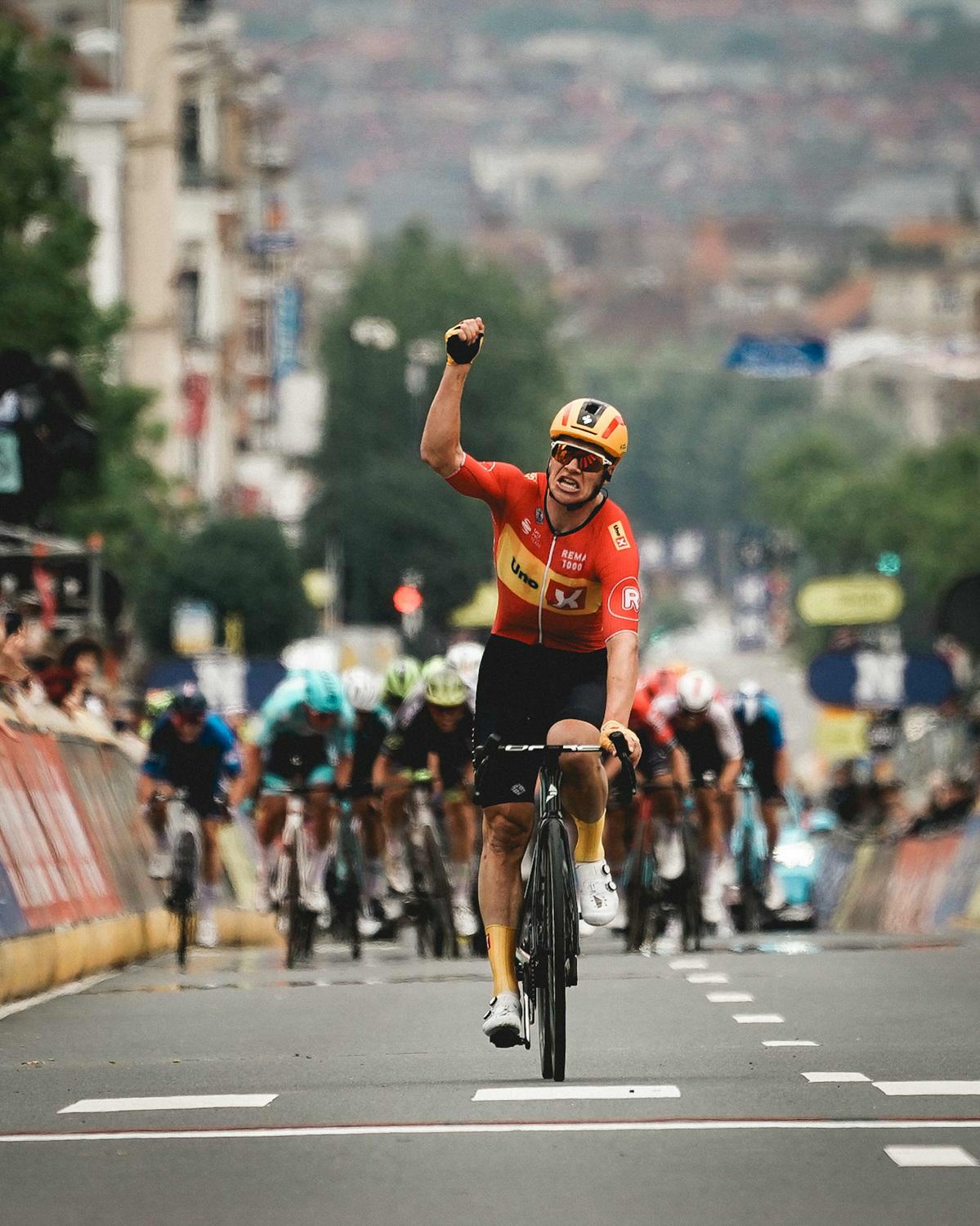 Abrahamsen houdt peloton af en finisht solo in Brussels Cycling Classic